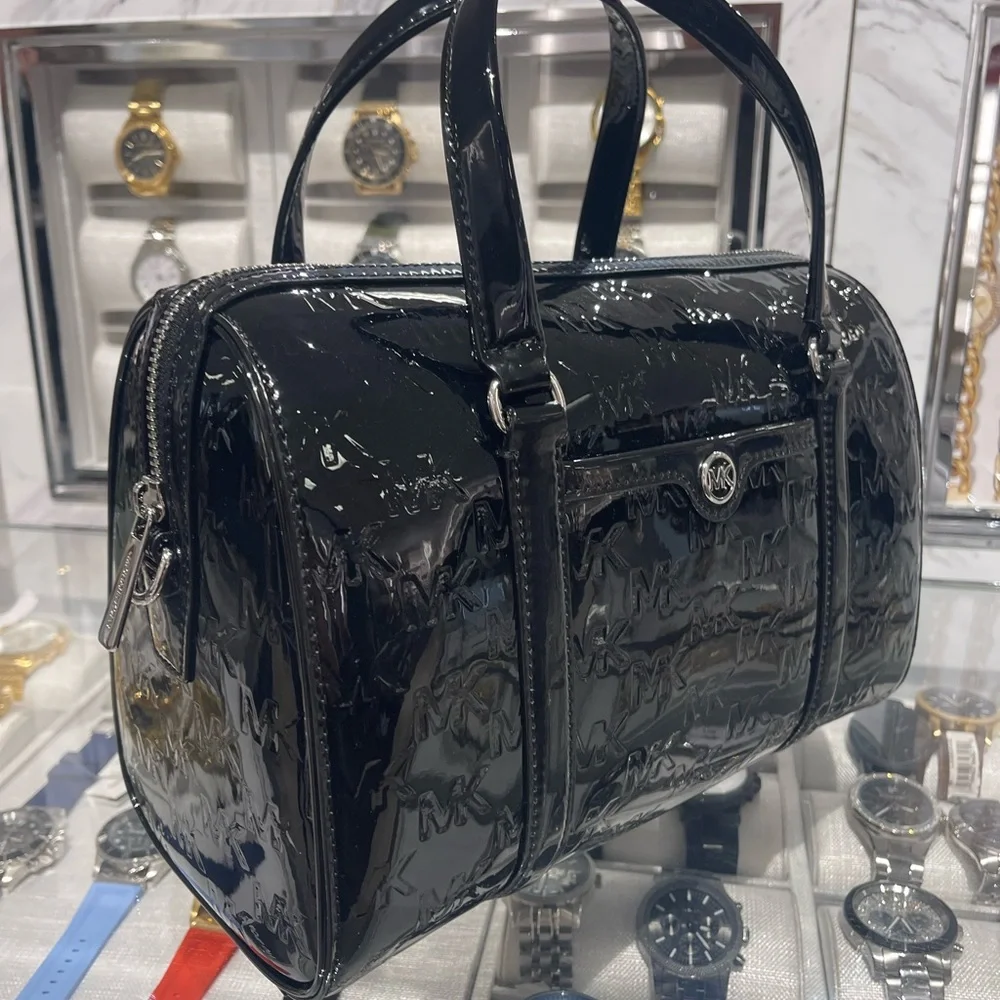 MICHAEL KORS Jet Set Medium Patent Logo Debossed Duffel Crossbody Bag
Black
NWT - Picture 15 of 16